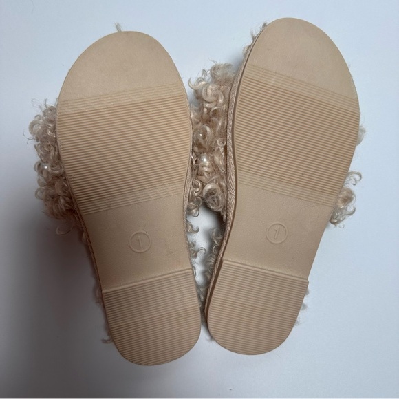 CAT & JACK | Curly Faux Fur with Pearls Kids Slide Slippers (1) - Picture 3 of 5